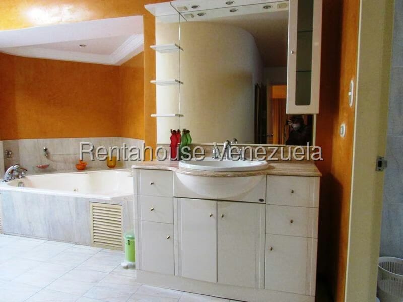 Apartamento (Duplex) en Alquiler en Campo Alegre, Distrito Metropolitano - 29