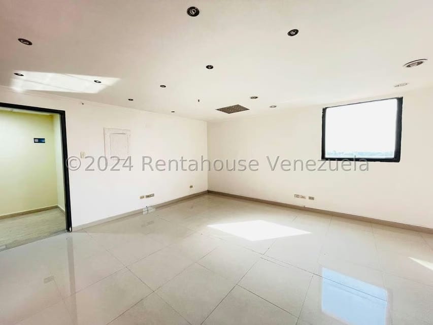 Comercial (Oficina) en Alquiler en Avenida Bolivar, Aragua - 5