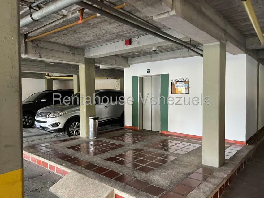 Apartamento (1 Nivel) en Alquiler en Los Campitos, Distrito Metropolitano - 2