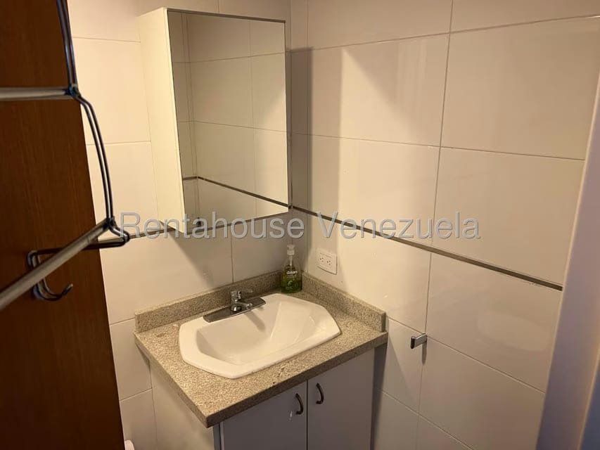 Apartamento (1 Nivel) en Alquiler en Los Campitos, Distrito Metropolitano - 18