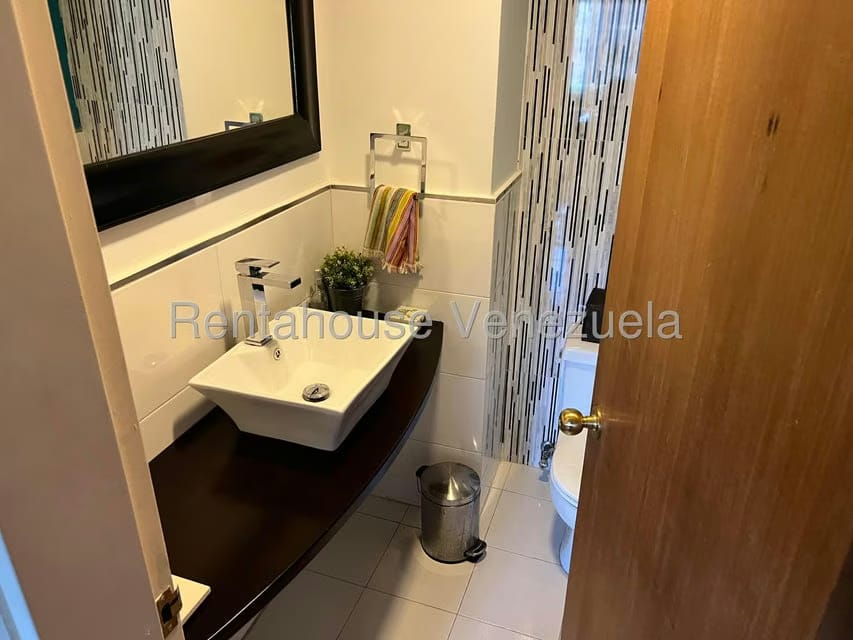 Apartamento (1 Nivel) en Alquiler en Los Campitos, Distrito Metropolitano - 24