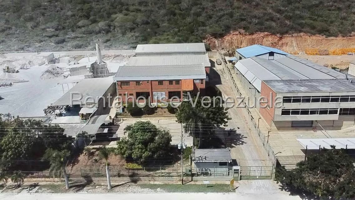 Comercial (Galpon - Deposito) en Venta en Zona Industrial 2, Lara - 2