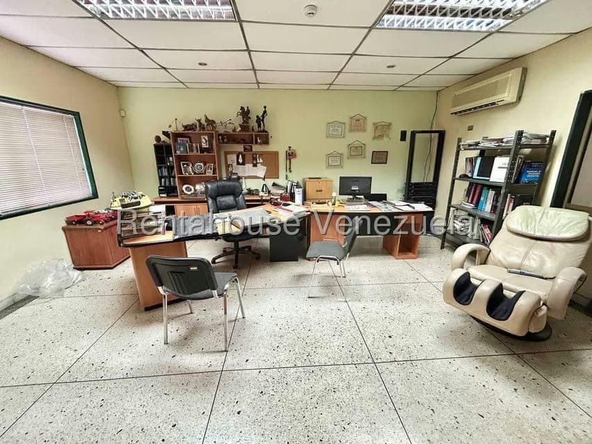 Comercial (Galpon - Deposito) en Venta en Zona Industrial 2, Lara - 13