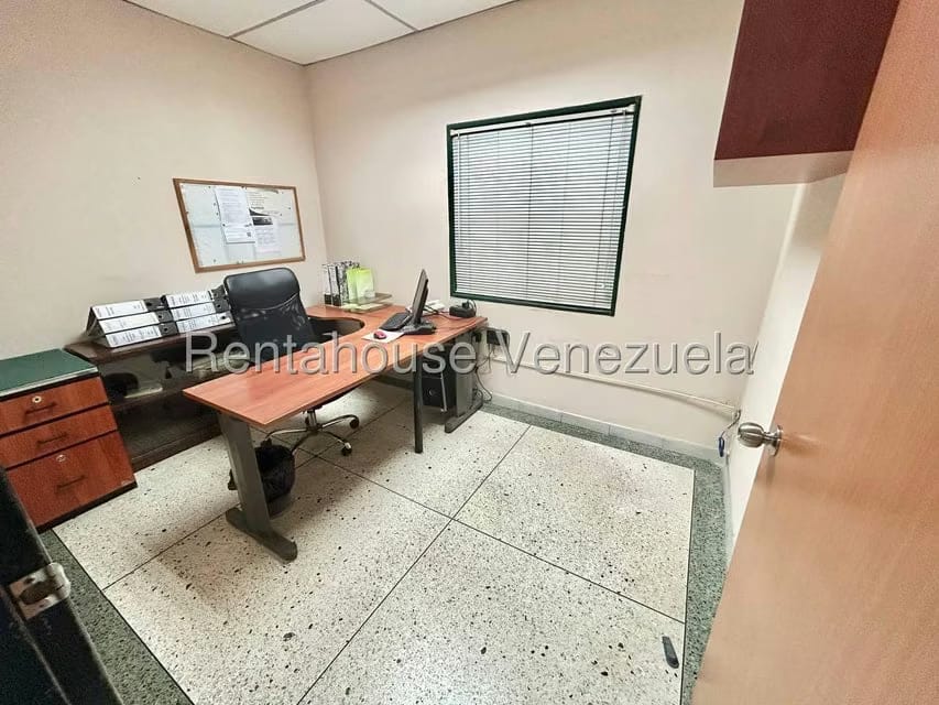 Comercial (Galpon - Deposito) en Venta en Zona Industrial 2, Lara - 16