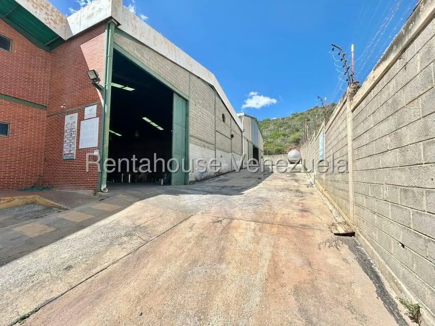 Comercial (Galpon - Deposito) en Venta en Zona Industrial 2, Lara - 23