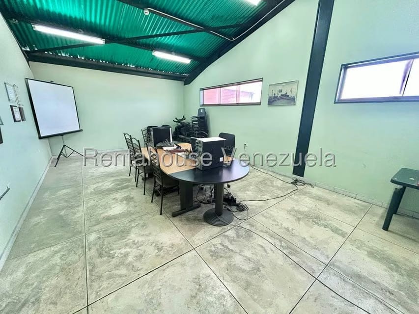 Comercial (Galpon - Deposito) en Venta en Zona Industrial 2, Lara - 24