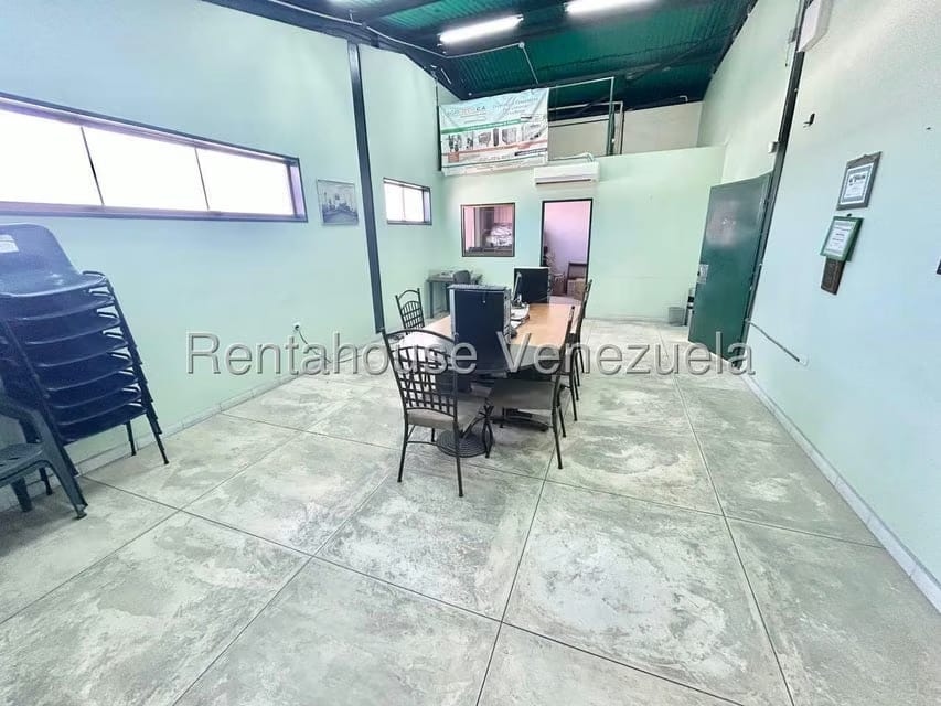 Comercial (Galpon - Deposito) en Venta en Zona Industrial 2, Lara - 25