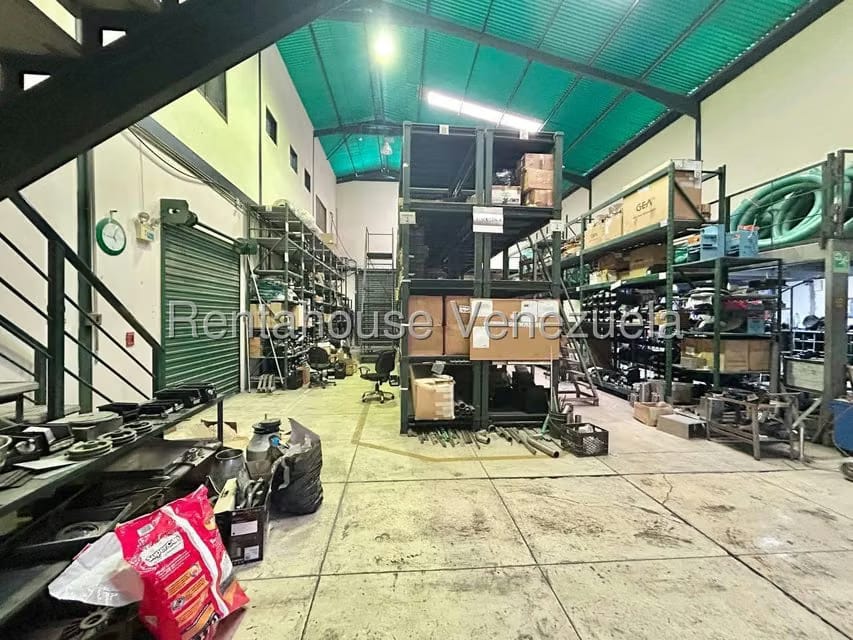 Comercial (Galpon - Deposito) en Venta en Zona Industrial 2, Lara - 28