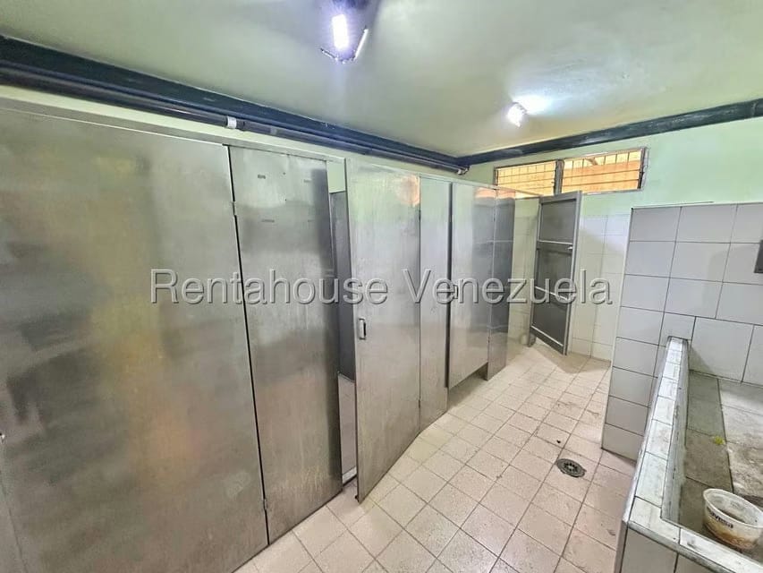Comercial (Galpon - Deposito) en Venta en Zona Industrial 2, Lara - 35