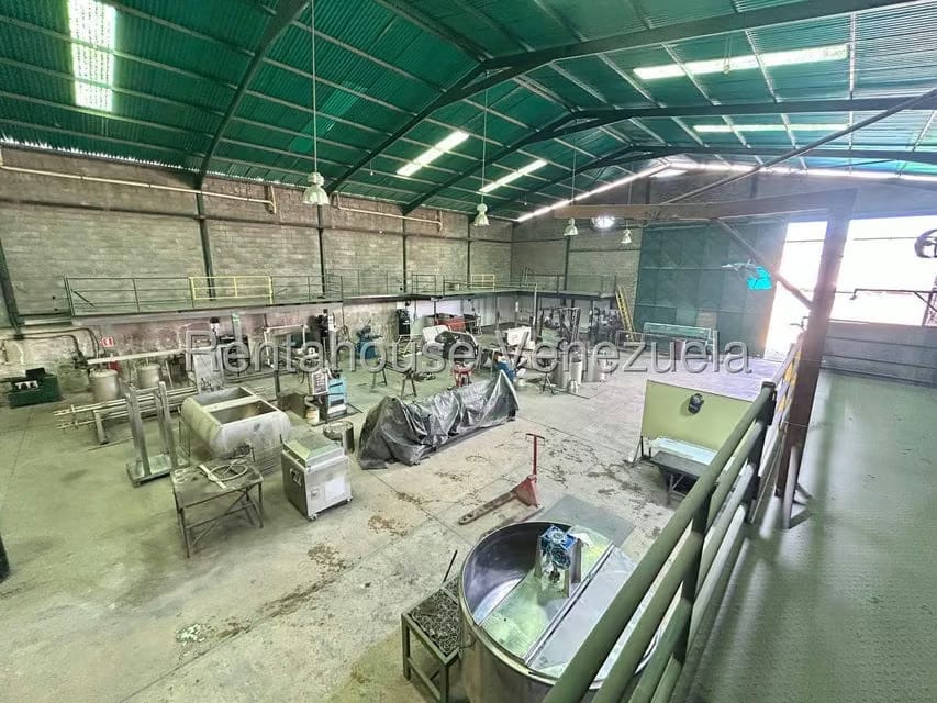 Comercial (Galpon - Deposito) en Venta en Zona Industrial 2, Lara - 36