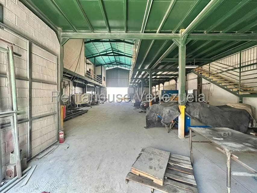 Comercial (Galpon - Deposito) en Venta en Zona Industrial 2, Lara - 38