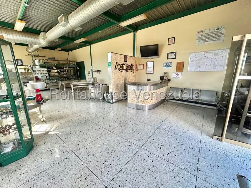 Comercial (Galpon - Deposito) en Venta en Zona Industrial 2, Lara - 45