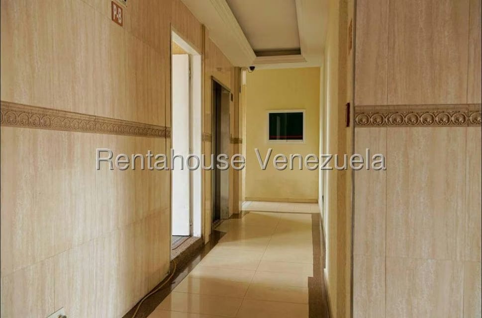 Apartamento (Duplex) en Venta en El Paraiso, Distrito Metropolitano - 3