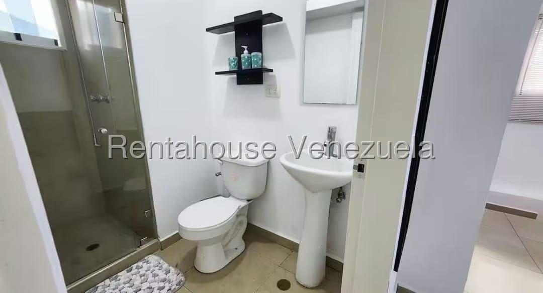 Apartamento (Duplex) en Venta en El Paraiso, Distrito Metropolitano - 23