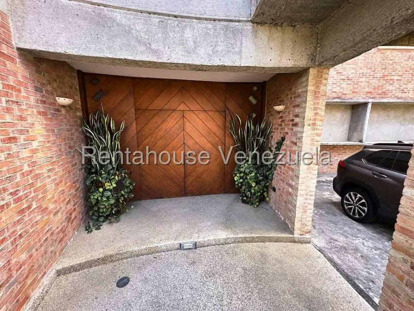 Casa (Multipes Niveles) en Venta en Los Samanes, Distrito Metropolitano - 2