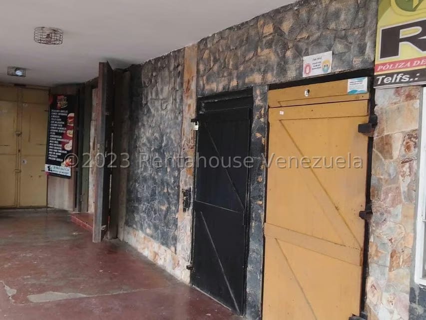 Comercial (Local Comercial) en Venta en Hoyo de La Puerta, Distrito Metropolitano - 2