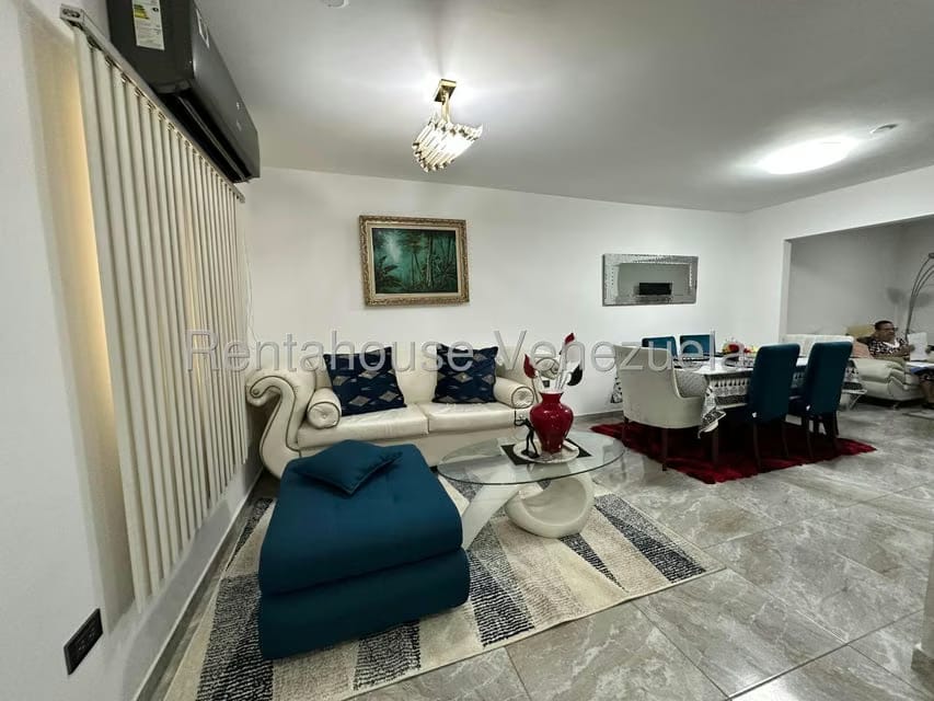 Townhouse (Multiples Niveles) en Venta en Valle Jardin, Aragua - 2