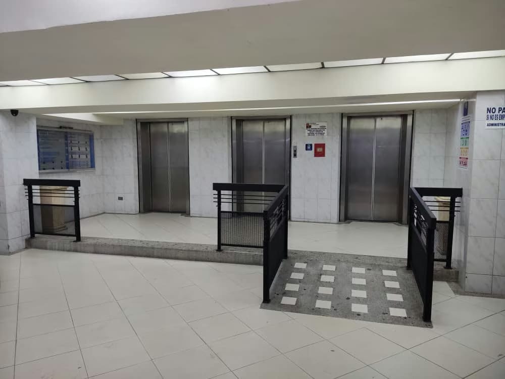Oficina en Venta Torre Venezuela Valencia - 9