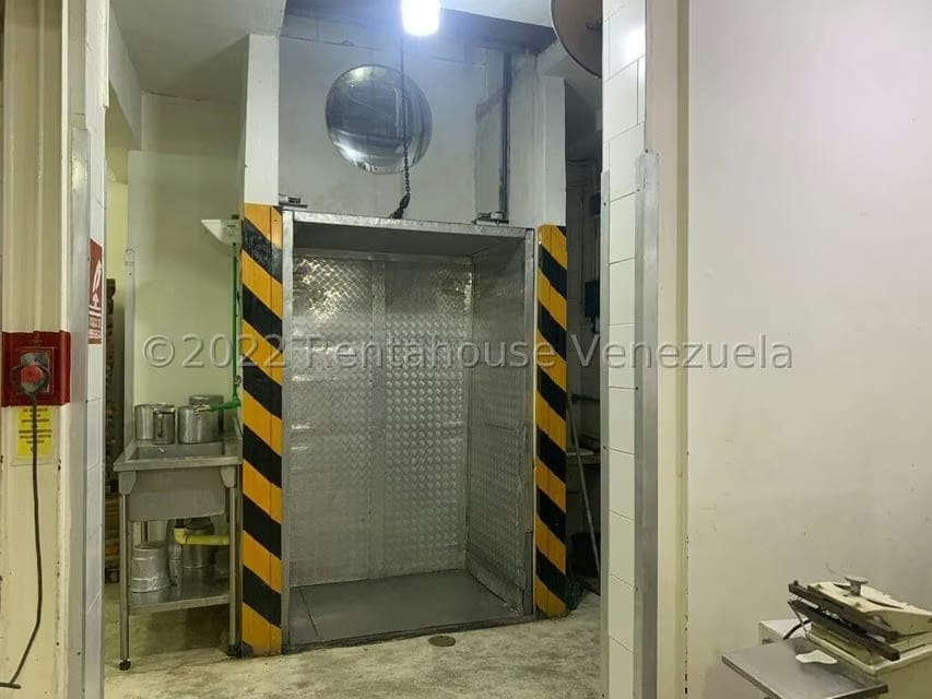 Comercial (Edificio) en Venta en Los Rosales, Distrito Metropolitano - 9