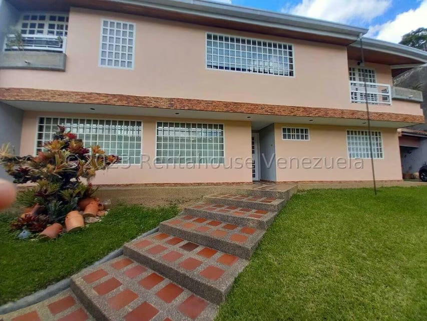 Casa (Duplex) en Venta en Prados del Este, Distrito Metropolitano - 3