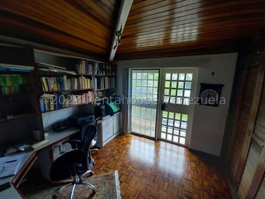 Casa (Duplex) en Venta en Prados del Este, Distrito Metropolitano - 28