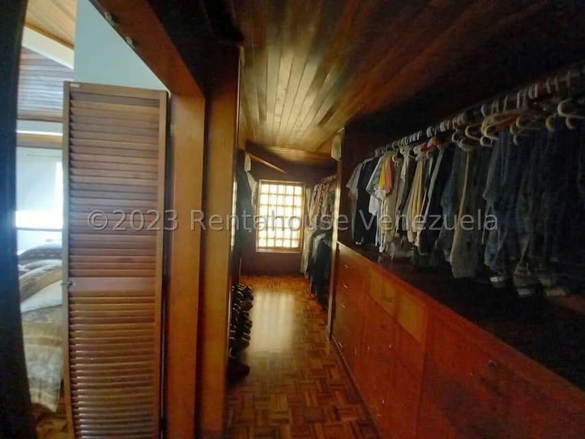 Casa (Duplex) en Venta en Prados del Este, Distrito Metropolitano - 35