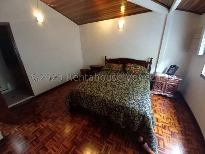 Casa (Duplex) en Venta en Prados del Este, Distrito Metropolitano - 37