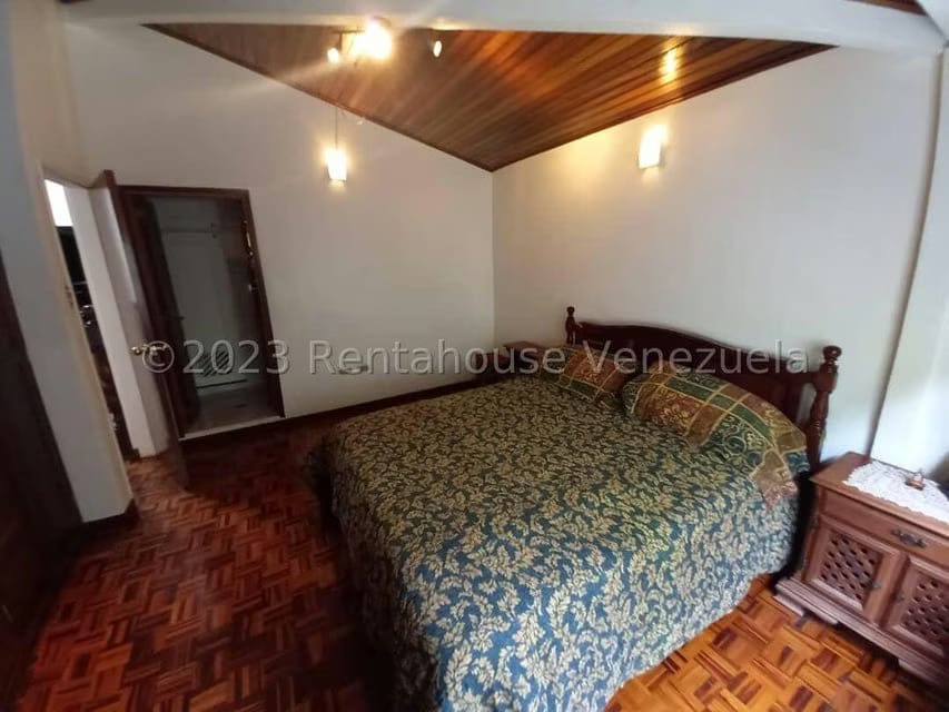 Casa (Duplex) en Venta en Prados del Este, Distrito Metropolitano - 38