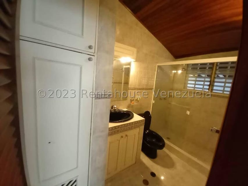 Casa (Duplex) en Venta en Prados del Este, Distrito Metropolitano - 39