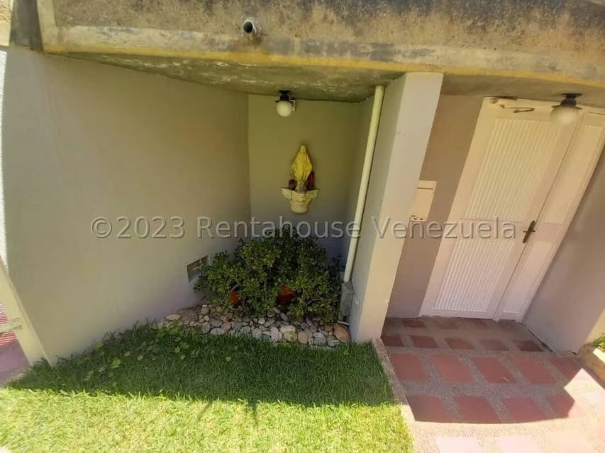 Casa (Duplex) en Venta en Prados del Este, Distrito Metropolitano - 5