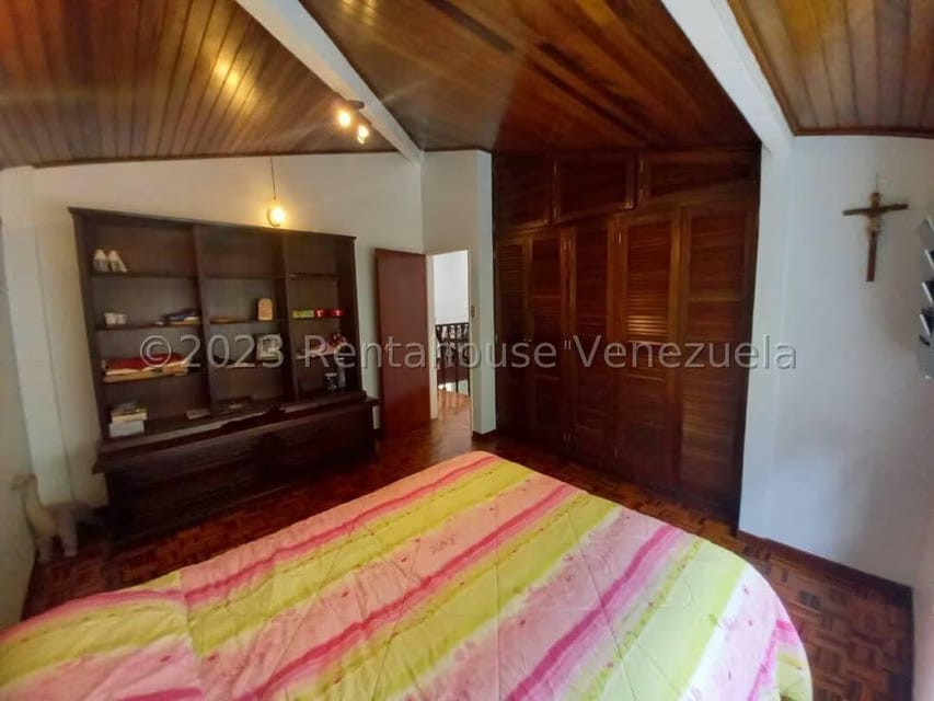 Casa (Duplex) en Venta en Prados del Este, Distrito Metropolitano - 42