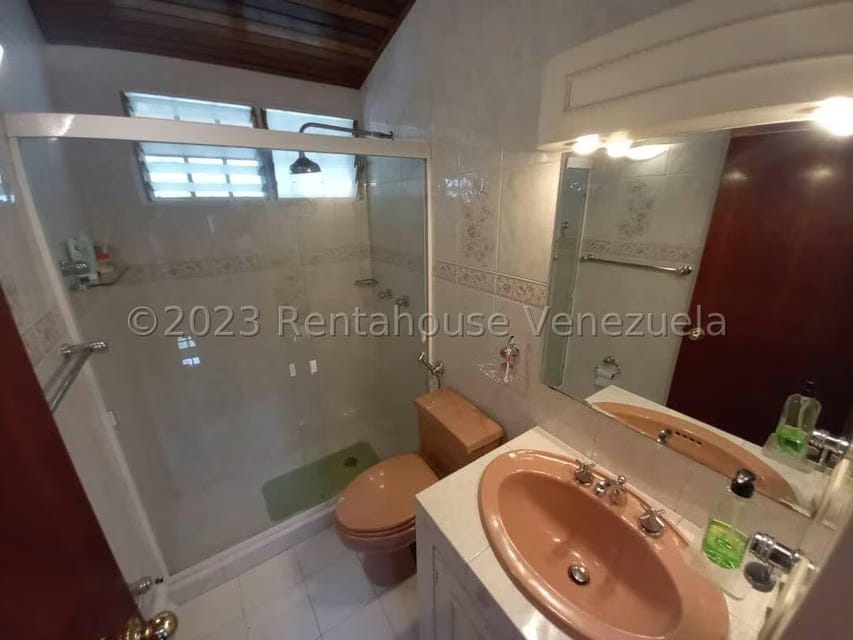 Casa (Duplex) en Venta en Prados del Este, Distrito Metropolitano - 43