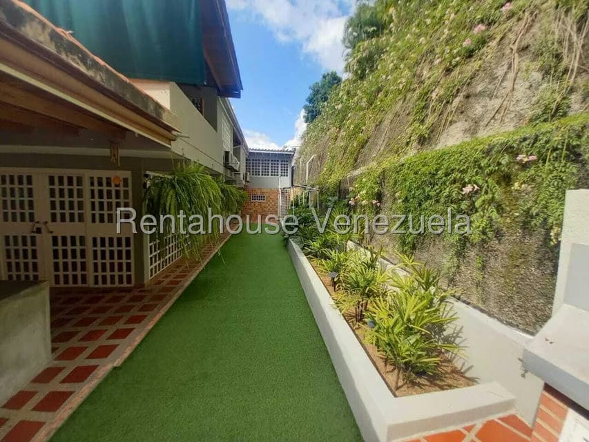 Casa (Duplex) en Venta en Prados del Este, Distrito Metropolitano - 53