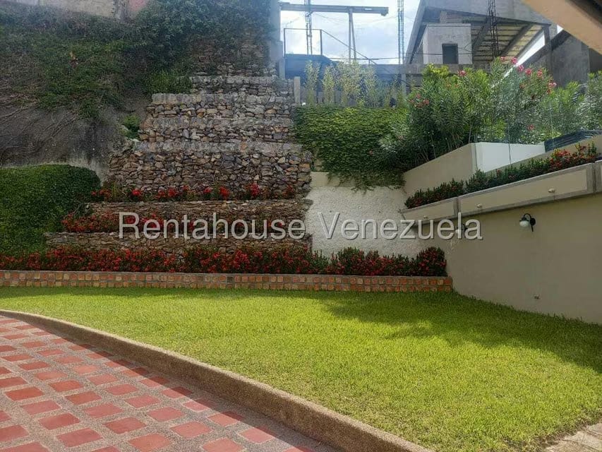 Casa (Duplex) en Venta en Prados del Este, Distrito Metropolitano - 55