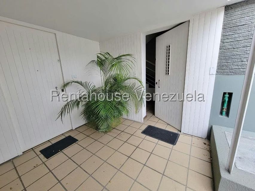 Casa (1 Nivel) en Alquiler en La Floresta, Distrito Metropolitano - 2