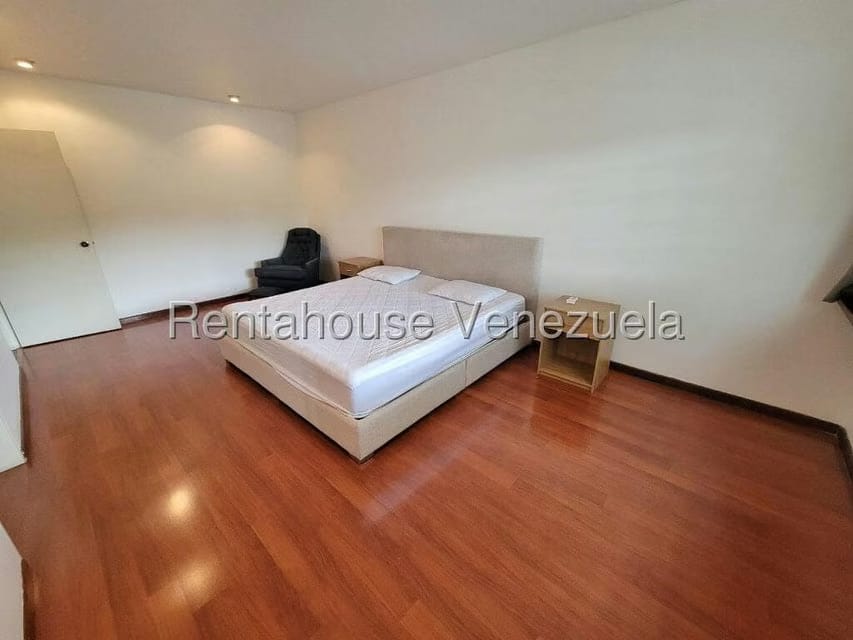 Casa (1 Nivel) en Alquiler en La Floresta, Distrito Metropolitano - 23