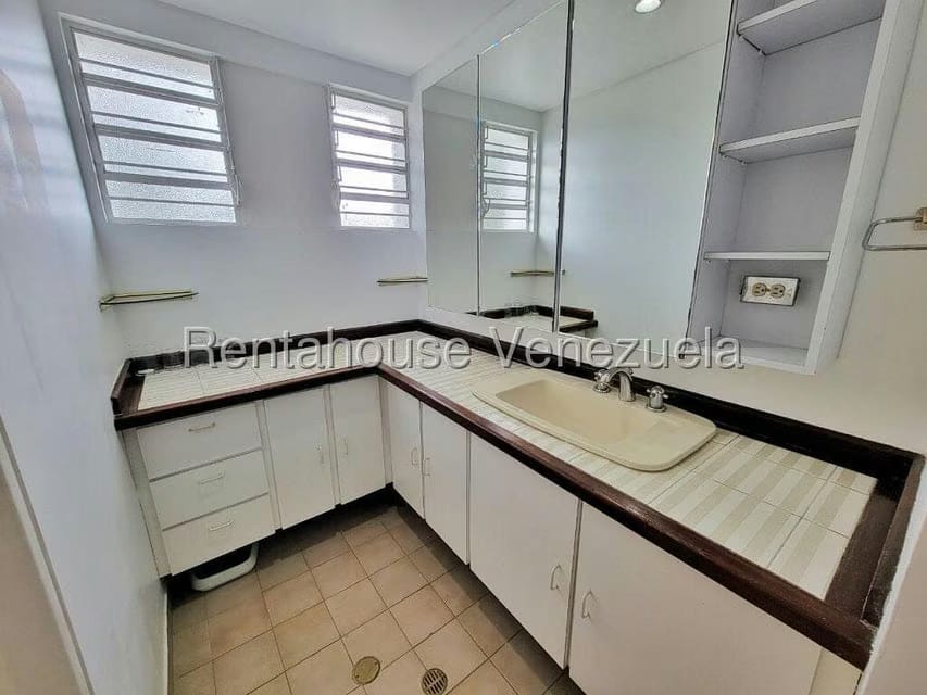 Casa (1 Nivel) en Alquiler en La Floresta, Distrito Metropolitano - 27