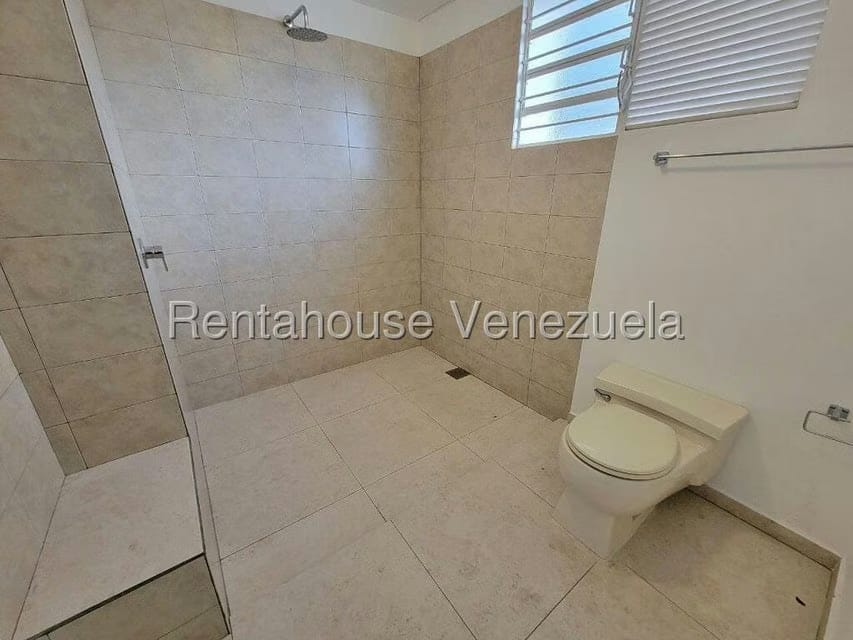 Casa (1 Nivel) en Alquiler en La Floresta, Distrito Metropolitano - 28