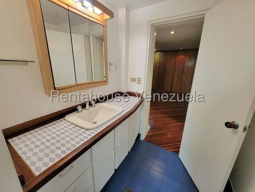 Casa (1 Nivel) en Alquiler en La Floresta, Distrito Metropolitano - 34