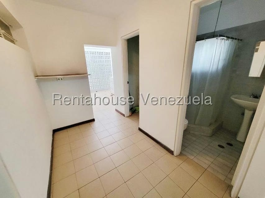 Casa (1 Nivel) en Alquiler en La Floresta, Distrito Metropolitano - 39