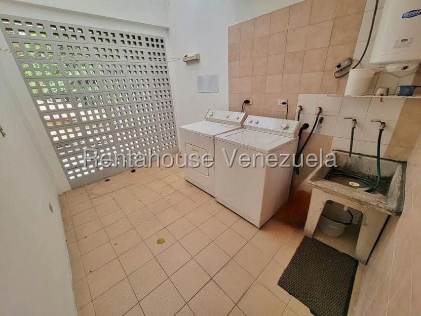 Casa (1 Nivel) en Alquiler en La Floresta, Distrito Metropolitano - 40