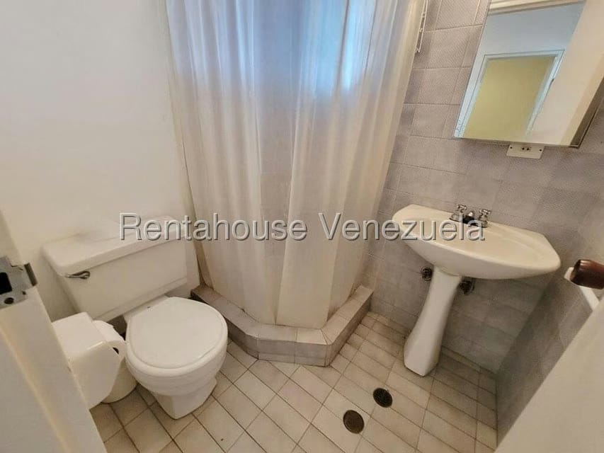 Casa (1 Nivel) en Alquiler en La Floresta, Distrito Metropolitano - 42