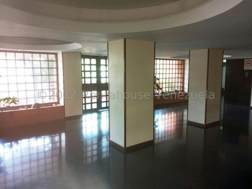 Apartamento (1 Nivel) en Alquiler en Los Chorros, Distrito Metropolitano - 2