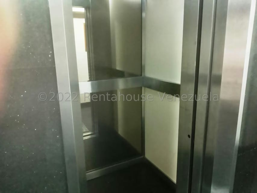 Apartamento (1 Nivel) en Alquiler en Los Chorros, Distrito Metropolitano - 4