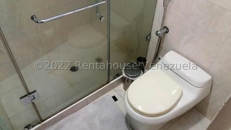 Apartamento (1 Nivel) en Alquiler en Los Chorros, Distrito Metropolitano - 32