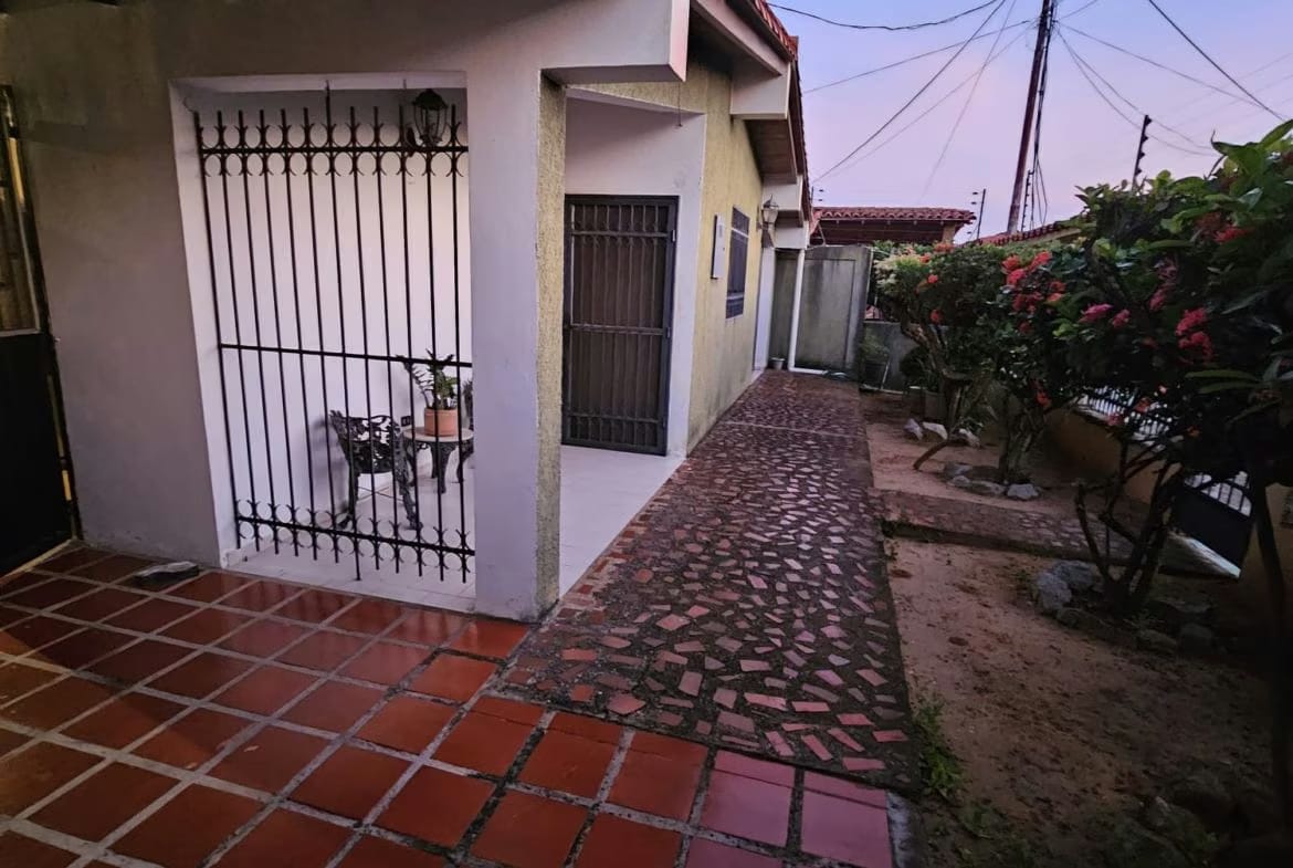 HERMOSA CASA QUINTA EN VALLE DE LA PASCUA – GUARIC - 2