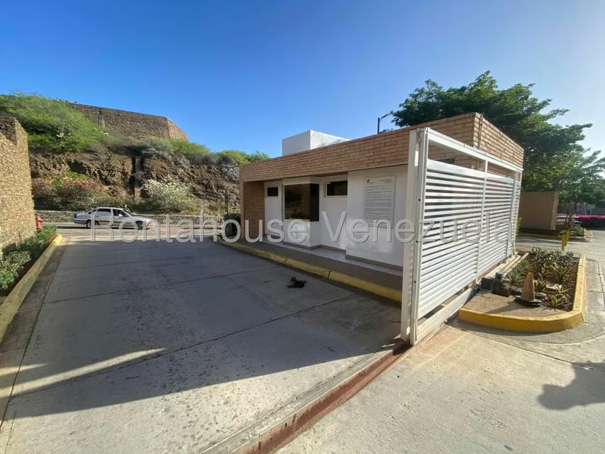 Townhouse (Duplex) en Venta en Playa Moreno, Nueva Esparta - 2