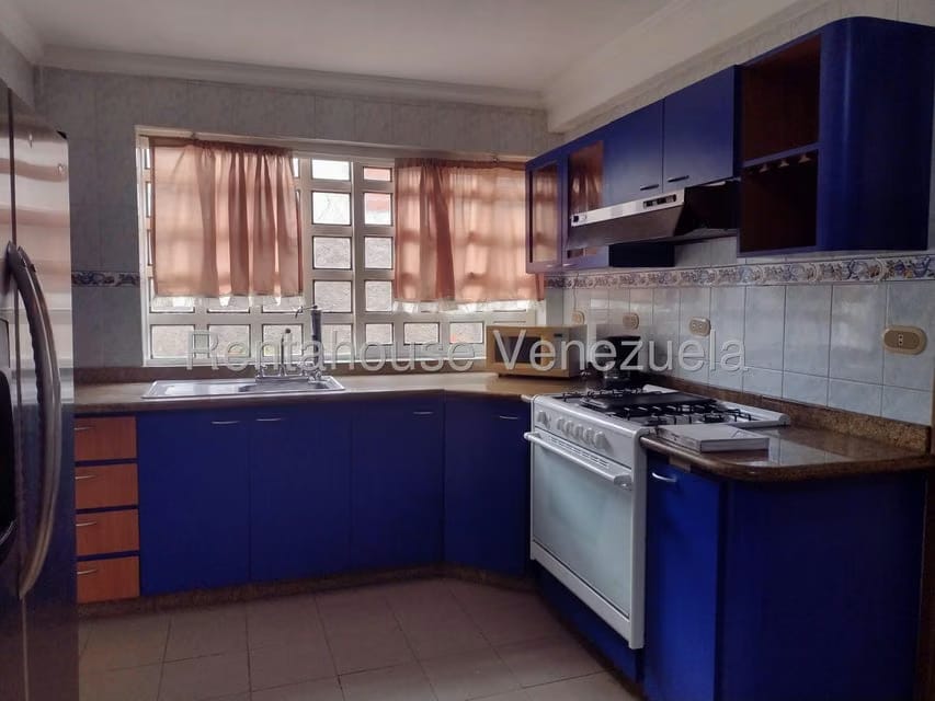 Apartamento (1 Nivel) en Alquiler en Prados del Este, Distrito Metropolitano - 3