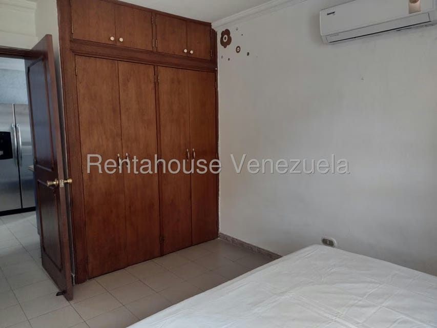 Apartamento (1 Nivel) en Alquiler en Prados del Este, Distrito Metropolitano - 9