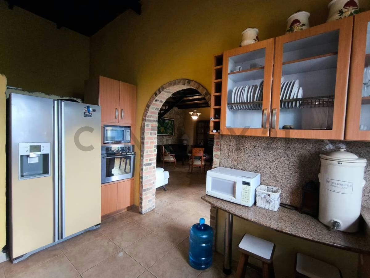 Casa de 400 m² en Sabaneta, El Hatillo con amplio terreno y anexos - 13